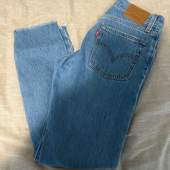Levi’s Wedgie Straight Leg Jeans High Rise Button Fly 24 - Picture 2 of 5
